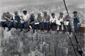 Bauarbeiter auf Eisentr�ger des RCA Geb�udes: coloriert 