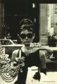 Audrey Hepburn: Fr�hst�ck bei Tiffany: Sonnenbrille / Postkarte, Postcard 